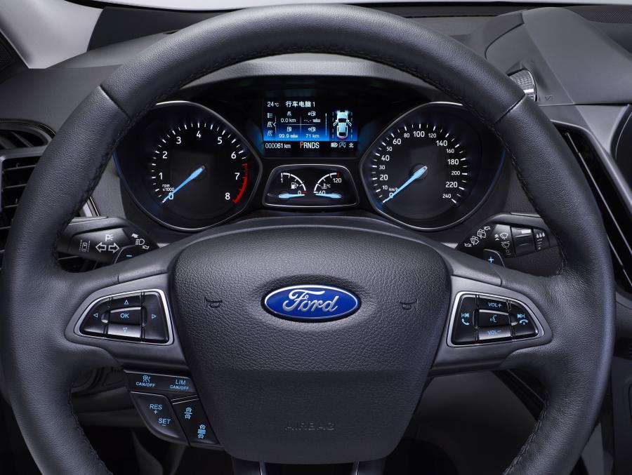  Ford Kuga 2016 года  (CN) (фото 8 из 8)
